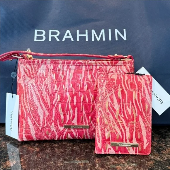 ❤🔹️Brahmin 🔹️Coral LoreleiBeloved Melbourne Croc Embossed Bag + Passport Set